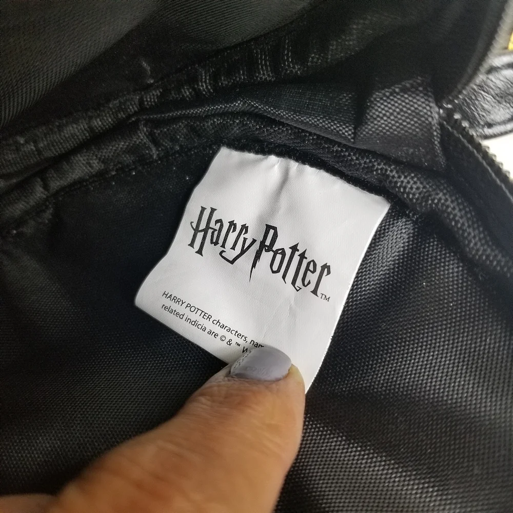 Harry Potter round crossbody purse 9 1/2 - Picture 8 of 8
